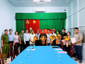 Đại Phước: Trao giấy tờ hộ tịch, bảo đảm quyền lợi chính đáng của người dân