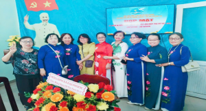 Chi hội phụ nữ ấp Phước Lương và Tổ phụ nữ hưu trí rộn ràng họp mặt chào mừng ngày Phụ nữ Việt Nam 20/10