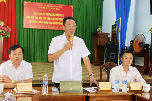 Đồng chí Lý Trọng Nhân - Bí thư Đảng ủy xã, chủ tịch HĐND xã chủ trì Hội nghị