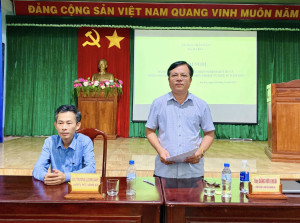 Đồng chí Đặng Hữu Khoái - PBT. Đảng ủy, Chủ tịch UBND xã chủ trì Hội nghị
