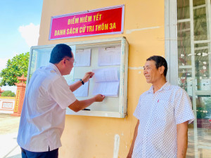 Đa Kia kiểm tra công tác niêm yết danh sách cử tri