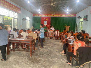 Phòng giao dịch NHCSXH Tân Phú đã thực hiện đối chiếu tại địa bàn xã Đak Lua