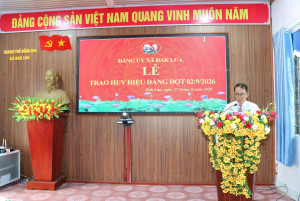 ĐẢNG UỶ XÃ ĐAK LUA LONG TRỌNG TỔ CHỨC LỄ TRAO TẶNG HUY HIỆU...