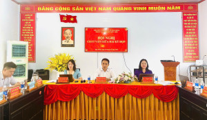 ông Ngưu Tấn Nhu - Phó Chủ tịch HĐND xã - chủ trì hội nghị