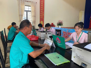 Hoạt động giao dịch xã – Cầu nối tín dụng chính sách đến gần dân, sát dân