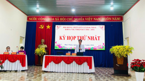 Ông Nguyễn Trọng Lâm - BT Đảng ủy - CT.HĐND xã chủ trì kỳ họp