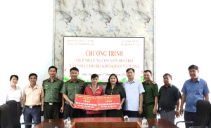 Xã Đak Nhau tổ chức khảo sát và trao kinh phí hỗ trợ xây nhà hộ ông Chu Văn Nghiêm thuộc hộ nghèo tại thôn Đak Liên