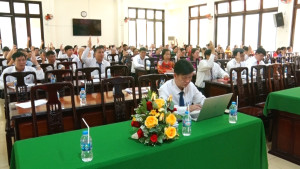 Các đại biểu biểu quyết thông qua các Tờ trình tại kỳ họp