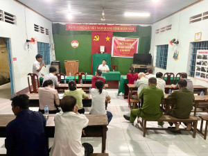 HN tiep xuc cu tri ap Ngo Quyen