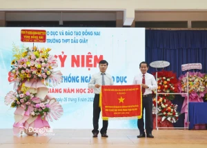 Phó Bí thư Tỉnh ủy Đồng Nai Thái Bảo dự khai giảng Trường THPT Dầu Giây