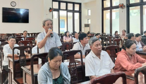 09 Cử tri nêu ý kiến tại hội nghị