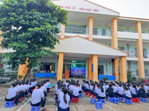CHI HỘI CÔNG AN PHƯỜNG DẦU GIÂY TUYÊN TRUYỀN PHÁP LUẬT TRONG HỌC ĐƯỜNG DỊP SINH HOẠT HÈ NĂM 2026