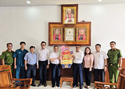 THƯỜNG TRỰC ĐẢNG ỦY XÃ ĐỊNH QUÁN THĂM, CHÚC TẾT NGUYÊN ĐÁN BÍNH NGỌ 2026 CÁC CƠ SỞ TÔN GIÁO TRÊN ĐỊA BÀN