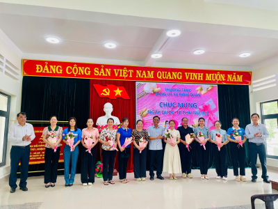 THƯỜNG TRỰC ĐẢNG UỶ XÃ ĐỊNH QUÁN TỔ CHỨC CHÚC MỪNG NGÀY QUỐC TẾ PHỤ NỮ 8/3