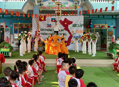 Các tiết mục văn nghệ đặc sắc của cô trò trường Mầm non Phú Ngọc