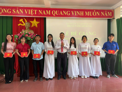 BẾ GIẢNG LỚP BỒI DƯỠNG NHẬN THỨC VỀ ĐẢNG LẦN I NĂM 2026