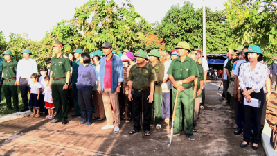 Các đại biểu tham dự lễ ra quân