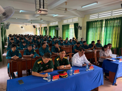 Các đại biểu tham dự khai mạc huấn luyện dân quân cơ động năm 2026