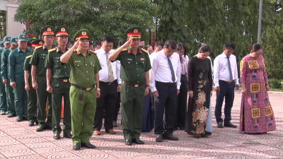 Đoàn dành một phút mặc niệm tưởng nhớ các Anh hùng, Liệt sĩ