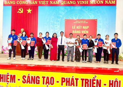 TRƯỜNG THPT ĐỊNH QUÁN KẾT NẠP 7 ĐẢNG VIÊN MỚI