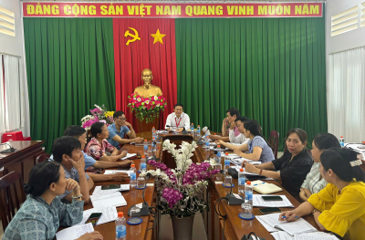 Phó chủ tịch UBND xã Định Quán Ngô Đăng Thành chủ trì cuộc họp
