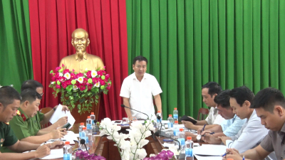 Phó chủ tịch UBND xã Phan Thanh Nhân, phát biểu ke671t luận buổi làm việc