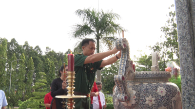 ĐOÀN CÔNG TÁC BỆNH VIỆN QUÂN Y 7B VIẾNG NGHĨA TRANG LIỆT SĨ