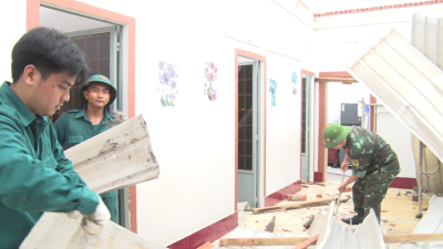 NGƯỜI DÂN BỊ THIỆT HẠI NẶNG NỀ SAU CƠN GIÓ LỐC.