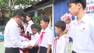 23 HỌC SINH KHÓ KHĂN, ĐƯỢC NHẬN TIỀN HỖ TRỢ MUA BẢO HIỂM Y...