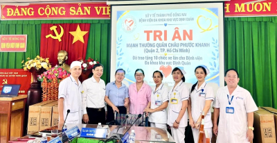 TẶNG XE LĂN CHO NGƯỜI BỆNH.