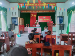 Tổ dân vận thôn Minh Tân, xã Đồng Phú trao tặng 65 phần quà cho hộ có hoàn cảnh khó khăn