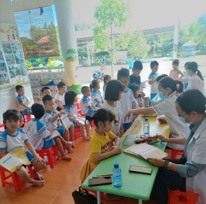 Hoạt động khám sức khỏe cho học sinh mầm non năm học 2025