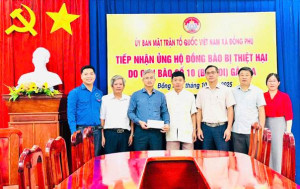 Người dân xã Đồng Phú hướng về đồng bào vùng lũ
