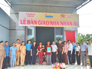Đồng Phú: Bàn giao 2 “Nhà nhân ái” cho hộ có hoàn cảnh khó khăn