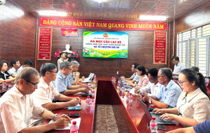 Đồng Phú: Ra mắt Câu lạc bộ nông dân sản xuất kinh doanh giỏi và Tổ chuyển đổi số