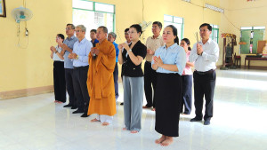 Lãnh đạo phường Đồng Phú thăm, chúc mừng các cơ sở Phật giáo nhân dịp Đại lễ Phật đản 2026