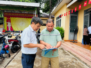 Phường Đồng Phú hỗ trợ người dân giải quyết thủ tục hành chính lưu động