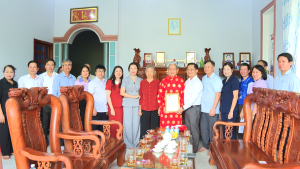 Ấm áp các hoạt động thăm hỏi, chúc thọ người cao tuổi tại phường Đồng Phú