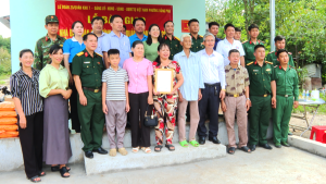 Ấm áp Lễ bàn giao nhà “Đại đoàn kết - Tình nghĩa Quân - Dân” tại phường Đồng Phú