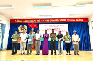 Đồng Phú: Gặp mặt, tặng quà thân nhân liệt sĩ đăng ký thu nhận ADN nhân dịp 27/7