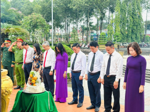 Đồng Phú: Viếng nhà bia nhân kỉ niệm 81 năm Cách mạng tháng 8 và Quốc khánh 2/9