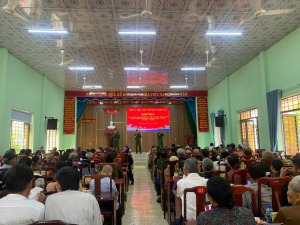 Tiết mục văn nghệ mở đầu chương trình họp mặt