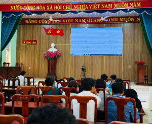 Cán bộ, công chức tham gia lớp tập huấn