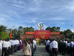 Đoàn lãnh đạo tỉnh Đồng Nai viếng nghĩa trang liệt sỹ tỉnh...