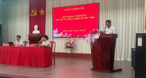 Đồng chí Đinh Văn Kỹ - Bí thư Đảng ủy xã  chủ trì hội nghị