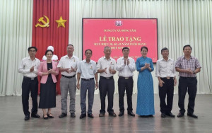 Đảng bộ xã Đồng Tâm Trao tặng Huy hiệu Đảng đợt 2/9/2025