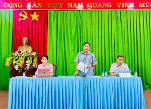 Thường trực đảng ủy xã đồng tâm làm việc với chi ủy, chi bộ các ấp