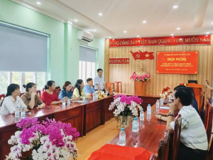 UBND xã Đồng Tâm trao Quyết định bổ nhiệm lại chức danh Hiệu trưởng các trường học trên địa bàn