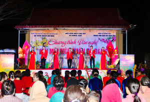 Xã Đồng Tâm tổ chức chương trình văn nghệ tuyên truyền với chủ đề “Mãi mãi mùa xuân có Đảng”