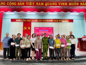 Chung tay chăm lo tết cho người dân có hoàn cảnh khó khăn tại xã Đồng Tâm